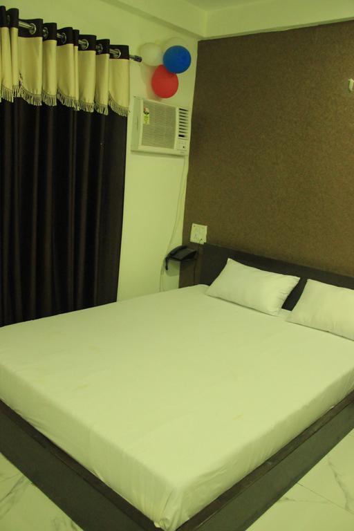 Hotel Divine Inn Варанасі Номер фото